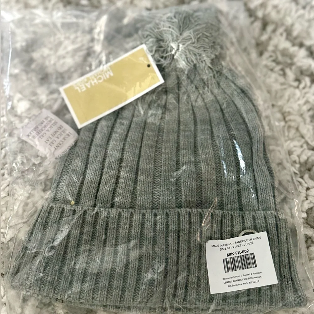 🎸MICHAEL KORS🎸🔥NWT🔥GRAY RIBBED KNIT BEANIE HAT WITH POM